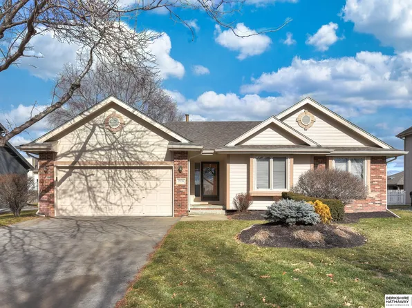 2126 Betsy Ave, Papillion, NE 68133