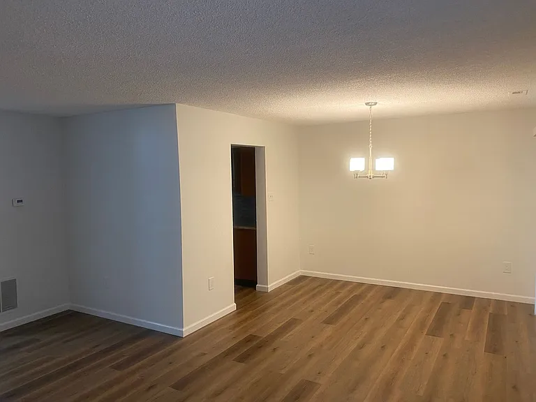 138 Hampshire Dr — Photo 16
