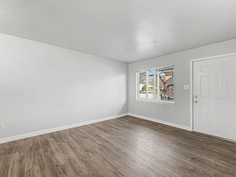 Evanston Apartments — Photo 33