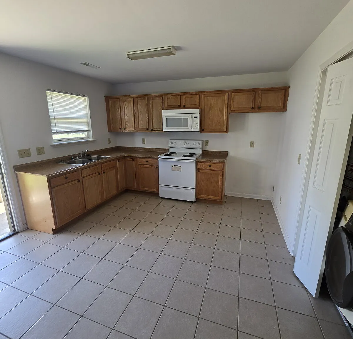 2 bed, 1.0 bath, 700 sqft, $1,300 — Photo 1