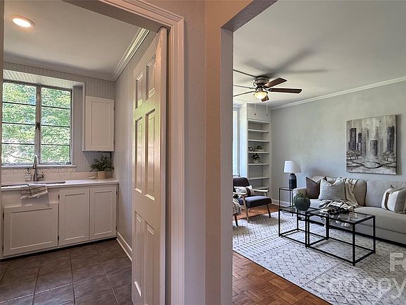 4th image of 1121 Myrtle Ave APT 15