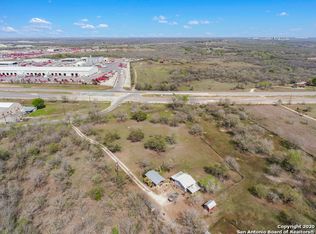 4640 S Flores Rd, Elmendorf, TX 78112