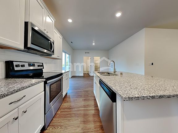 3rd image of 13918 106th Ave E