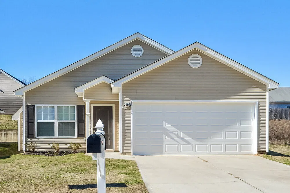 3 bed, 2.0 bath, 1283 sqft, $2,300 — Photo 1
