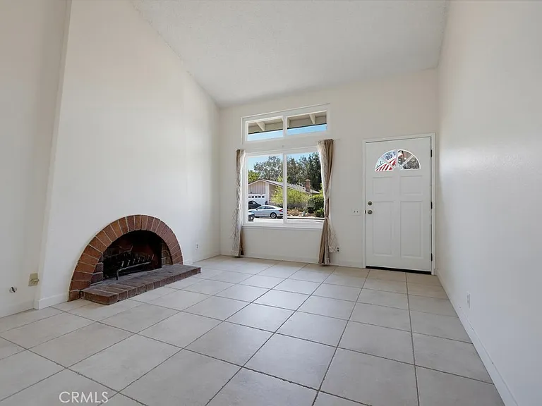 22692 Via Santa Maria — Photo 4