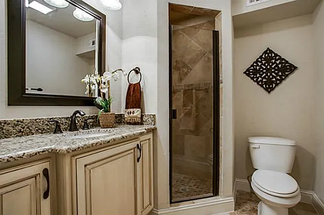 6951 Stefani Dr — Photo 11