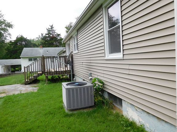 3rd image of 1912 W Blackberry Ln