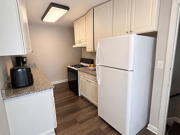 4th image of 5704 Chicago Ave #5704