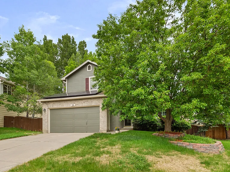 420 Hudson Ct — Photo 2