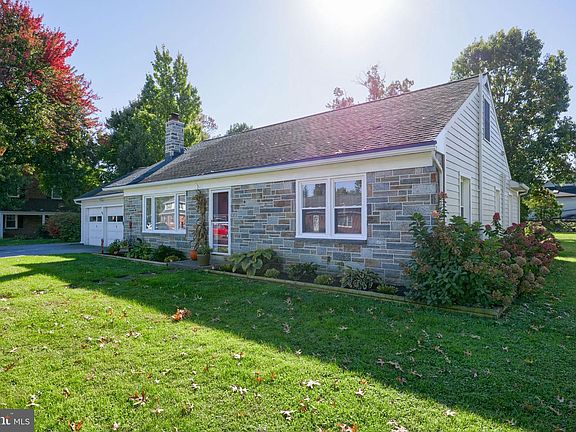 4th image of 84 Rose Ave
