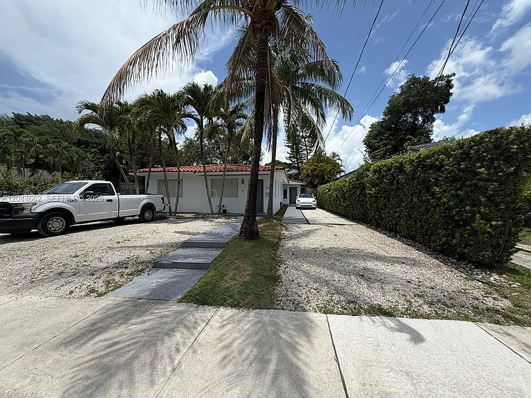 2401 SW 16th Ct — Photo 37