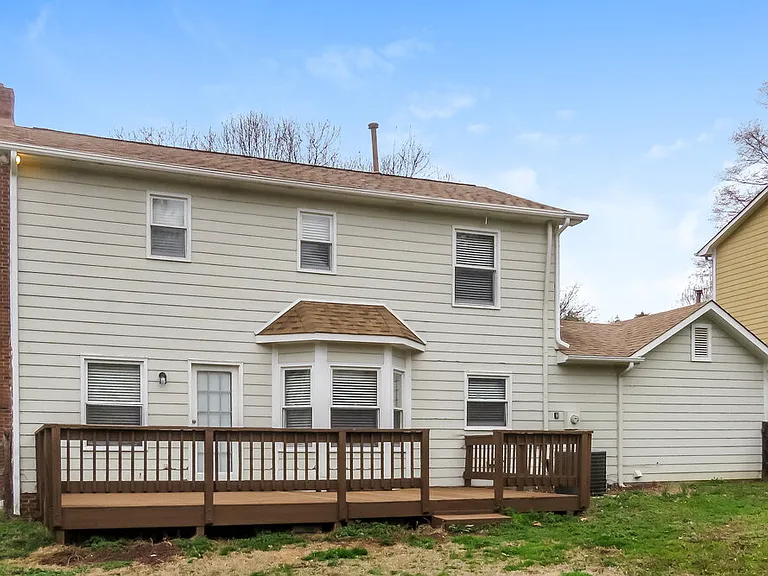 2416 Haybrook Ln — Photo 16