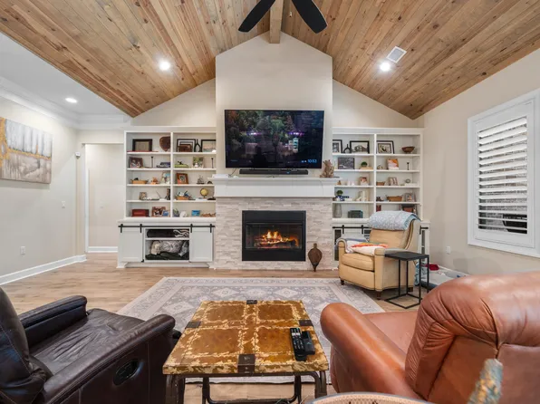 301 Arlington Park Dr, Hot Springs, AR 71901