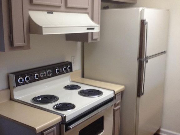 3rd image of 805 Timbers Ct
