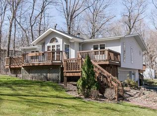 5833 Timber Creek Rd, Cedar Rapids, IA 52411