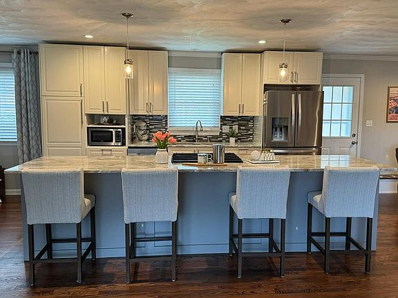 4th image of 4605 Vineyard Ln