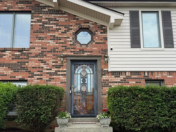 2nd image of 2225 Mercer Dr