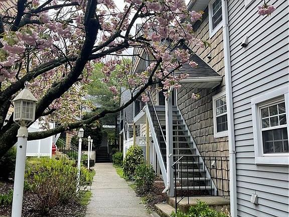 3rd image of 130 N Kensico Ave APT 9