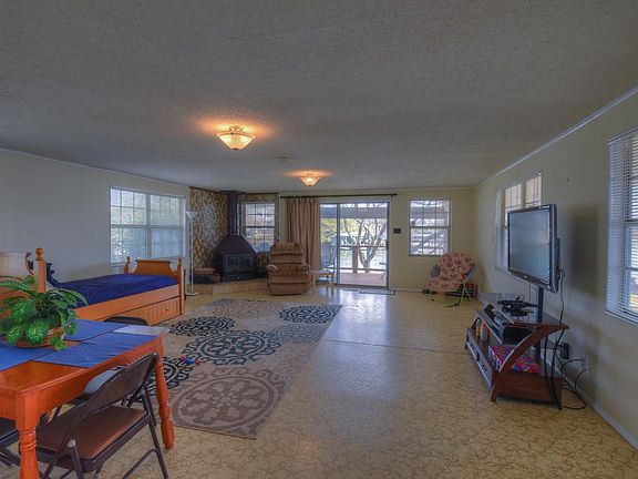 3rd image of 119 Glen Oaks Dr