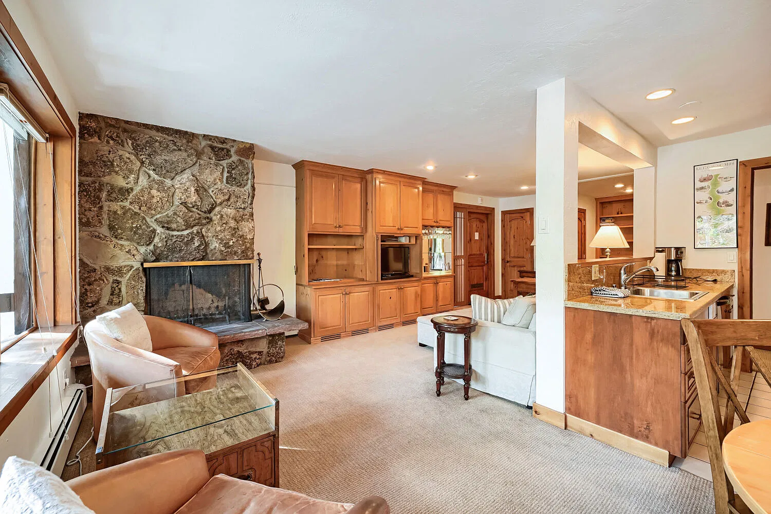 2 bed, 950 sqft, $9,700 — Photo 4