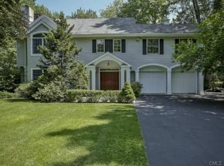 11 Harriet Ln E, Darien, CT 06820