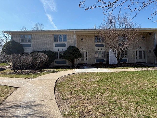 1st image of 930 17th St APT 14