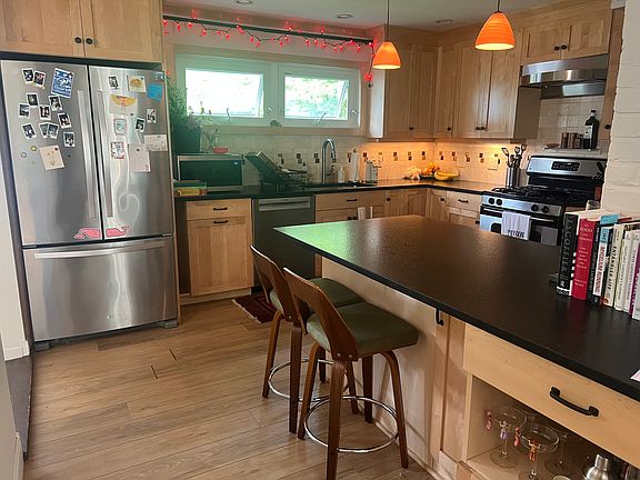 3rd image of 9 Braemore Rd