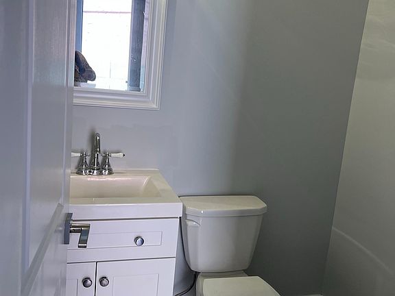 4th image of 715 Dickinson St #2