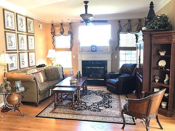 Fireplace/Living area 