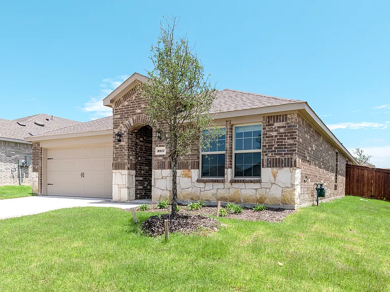 3917 Amethyst Dr — Photo 3