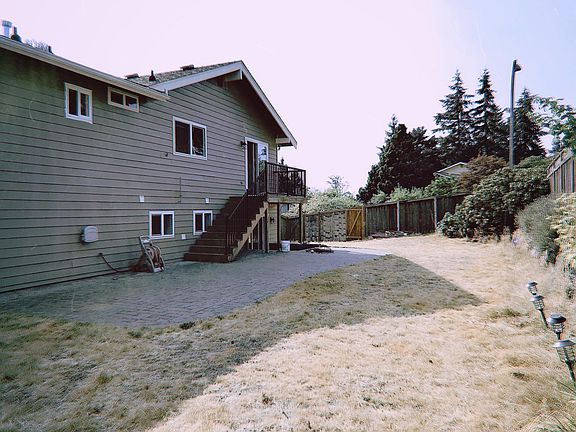 4th image of 10526 158th Ave NE