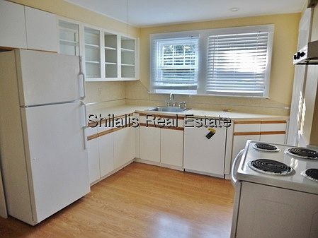 5th image of 37 Underwood Ave #1