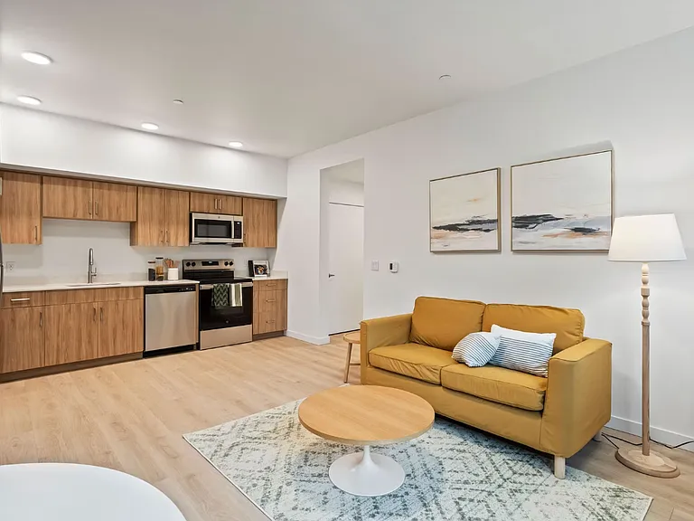 Gussie Belle Commons — Photo 6