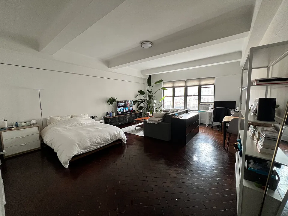 160 W 73rd St #9G
