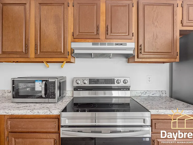 10913 Queen Ann Ct — Photo 4