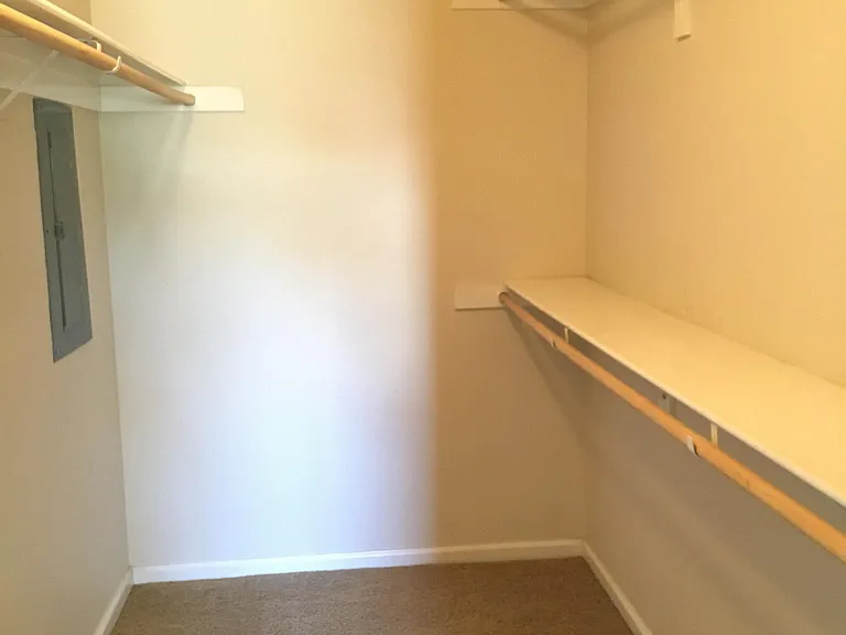 Bedroom walk-In Closet