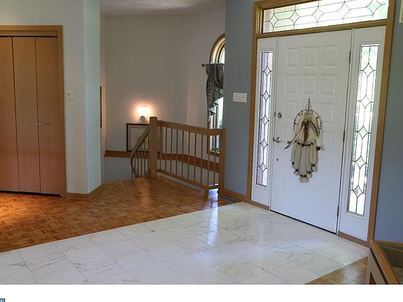 3rd image of 11 Lexington Dr