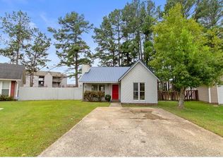 7029 Candlewood Dr, Fayetteville, NC 28314