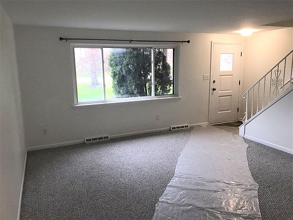 3rd image of 6040 Lake Ave
