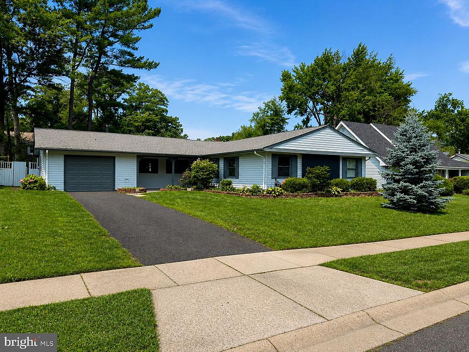 1st image of 19 Eddington Ln