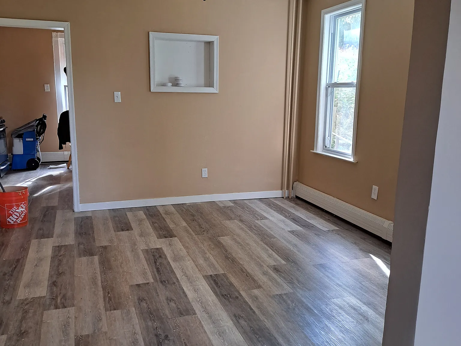 4 bed, 1382 sqft, $1,800 — Photo 2