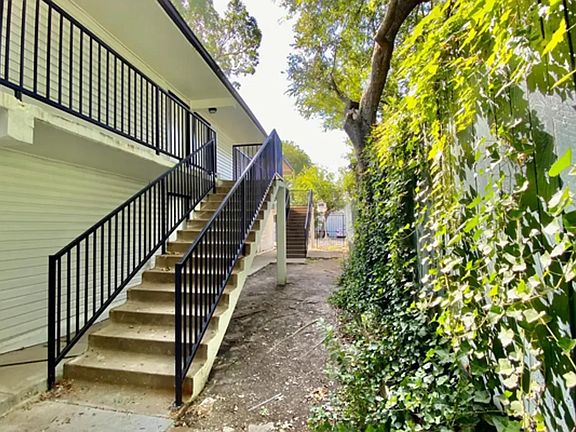5th image of 4734 Worth St #1