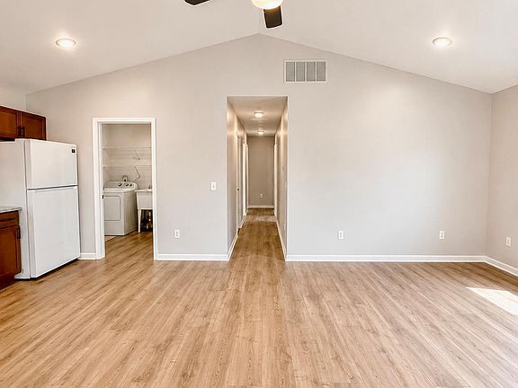 3rd image of 11124 Essex Ave