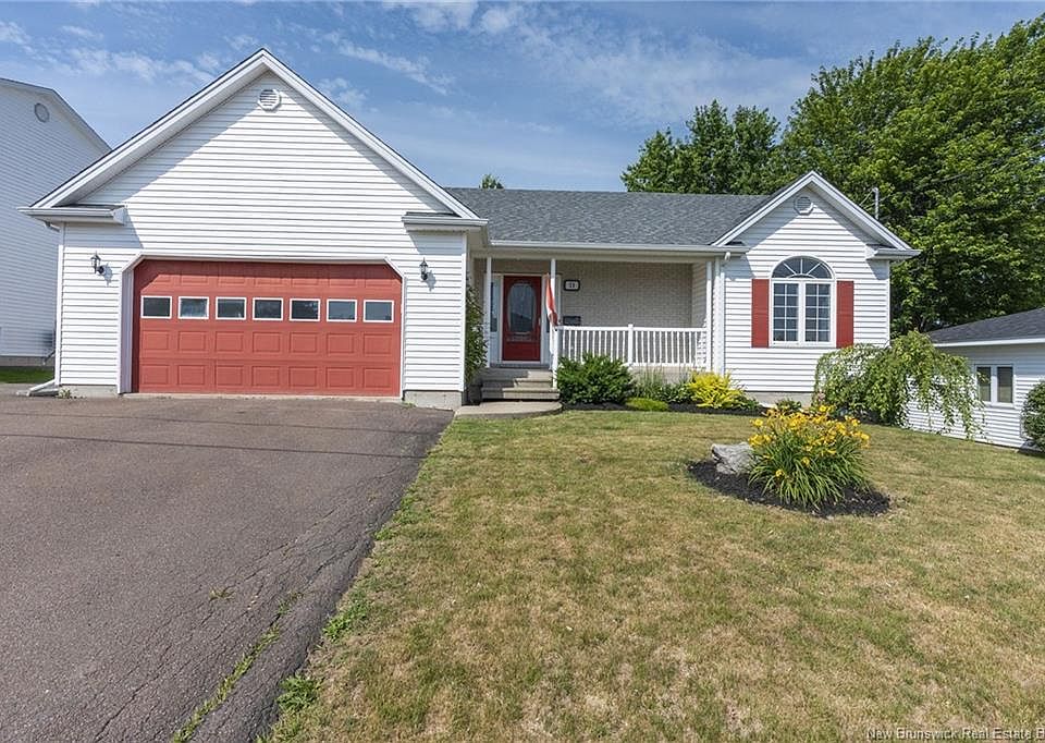 1st image of 11 Weymond Cres