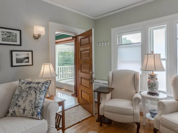 1 Mountain St APT 23, Camden, ME 04843