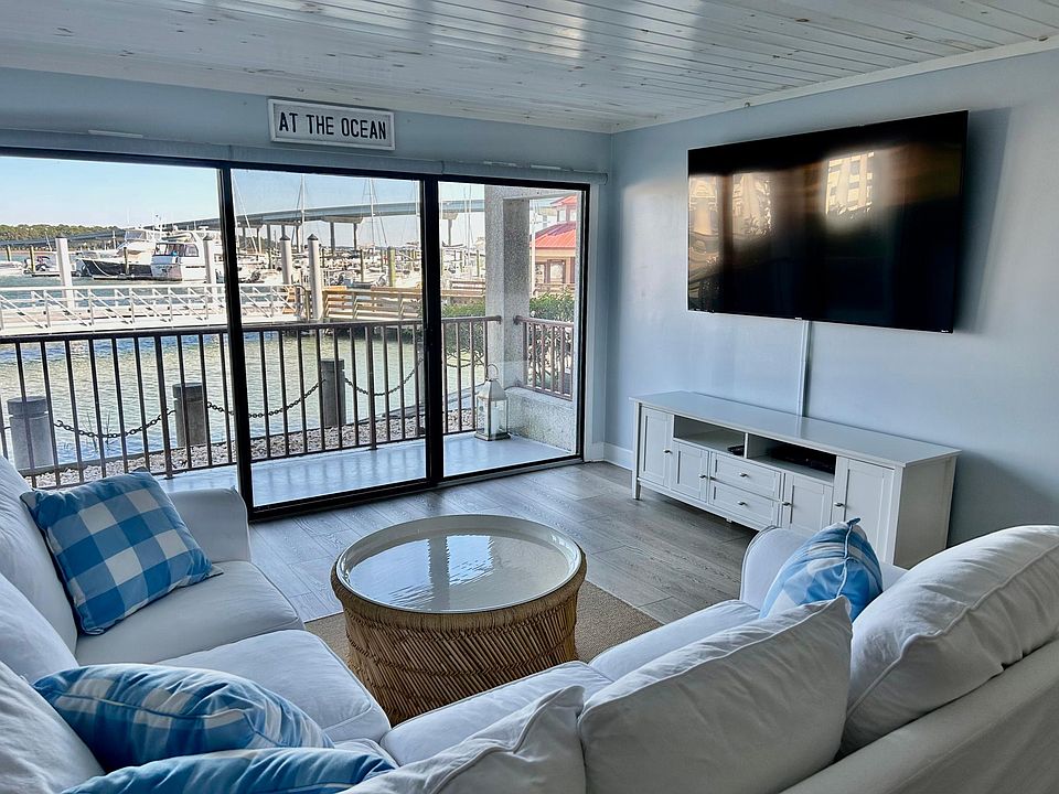 Living area with views of Broad Creek and Palmetto Bay Marina