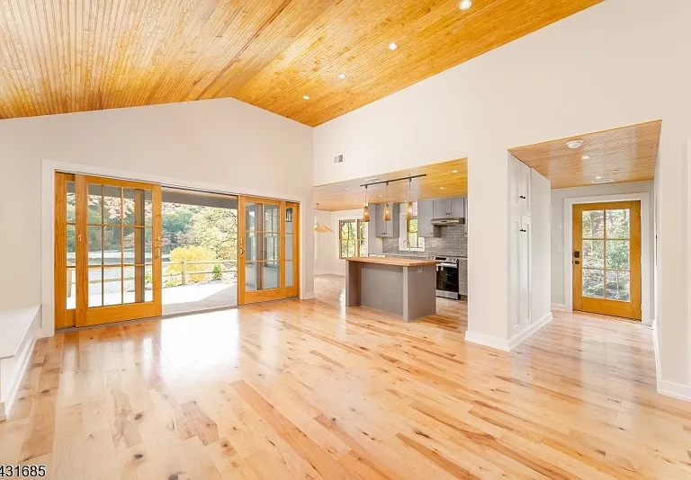 232 W Shore Dr — Photo 32