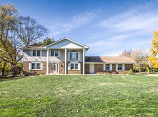 625 Woodbriar Ln, Saint Peters, MO 63376