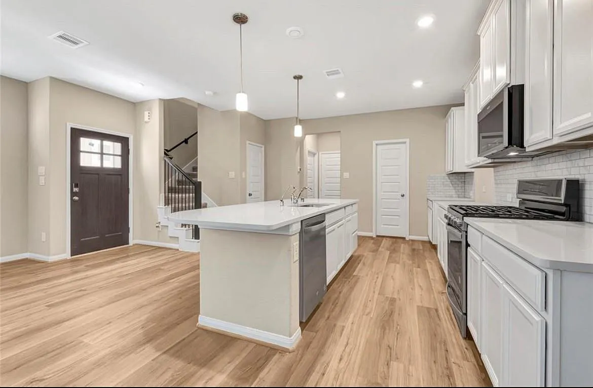 3 bed, 2.5 bath, 1793 sqft, $2,595 — Photo 1
