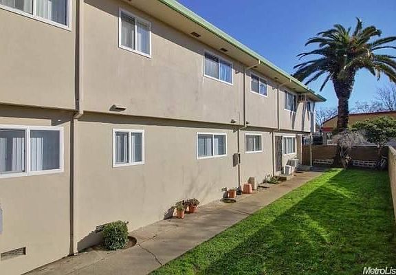 3rd image of 2417 26th St APT 4